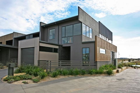 1 Pebble Place - Gold Coast 4U 1