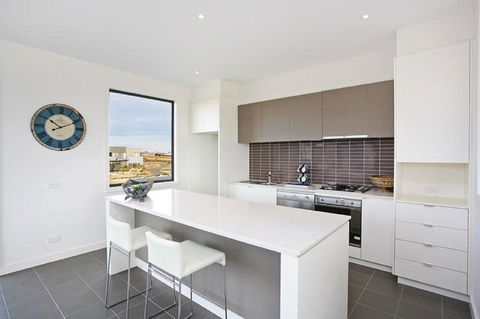 1 Pebble Place - Gold Coast 4U 2
