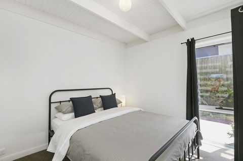 Mysa Anglesea Sleeps 7 WiFi SmartTV Cafes Shops - Gold Coast 4U 8