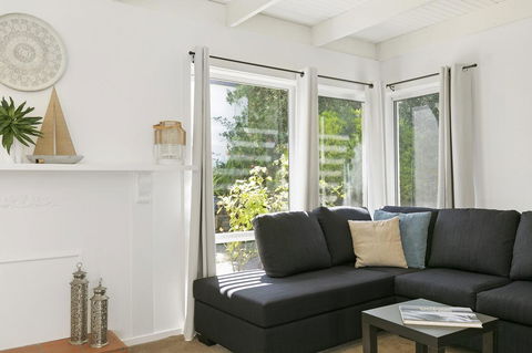 Mysa Anglesea Sleeps 7 WiFi SmartTV Cafes Shops - Gold Coast 4U 0