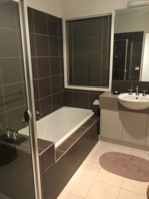 Black Lotus Townhouse - Gold Coast 4U 10