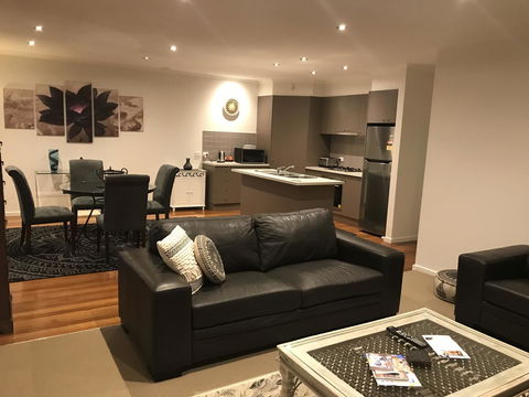Black Lotus Townhouse - Gold Coast 4U 3