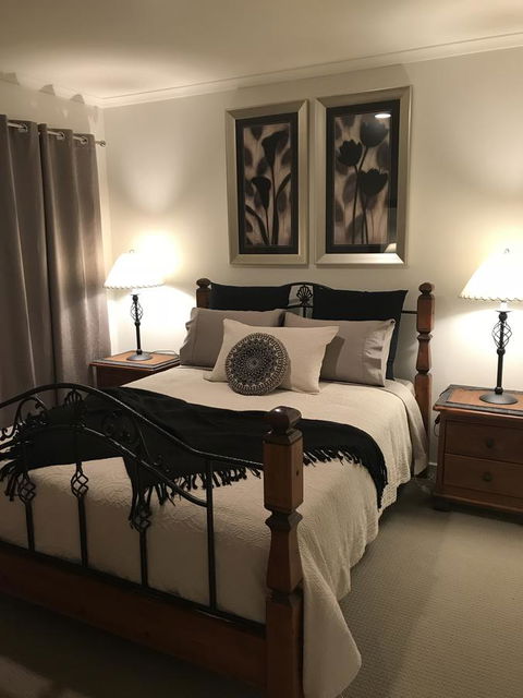 Black Lotus Townhouse - Gold Coast 4U 5