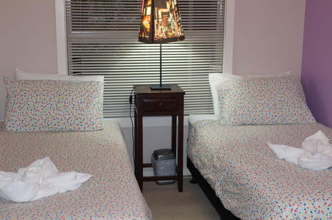 Australian Home Away @ Box Hill 2 Bedroom - Gold Coast 4U 4