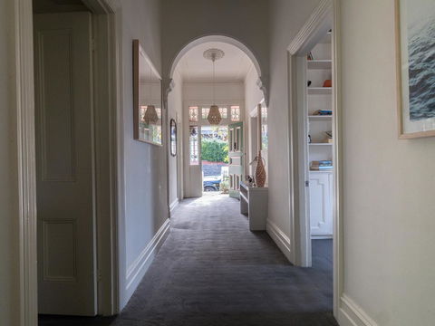 LittleStay Airlie - 2 Bedroom House - Gold Coast 4U 4