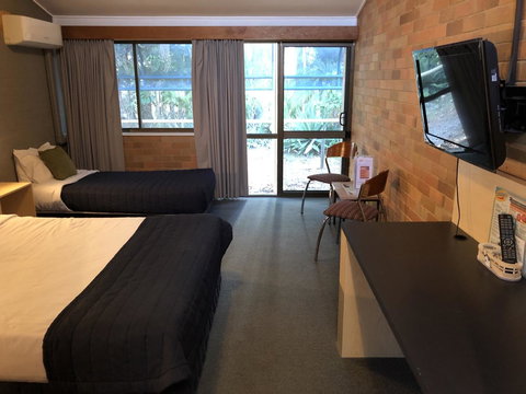 Bribie Island Hotel - Accommodation Gold Coast 2