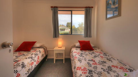 Dolphin Waters - Accommodation Gold Coast 6