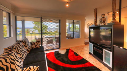 Dolphin Waters - Accommodation Gold Coast 7