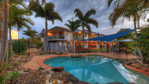 Dolphin Waters - Accommodation Gold Coast 17