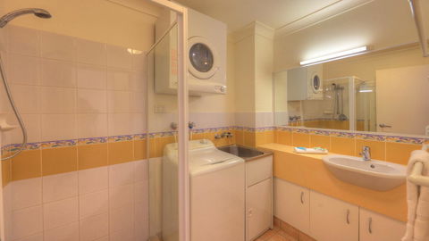 Dolphin Waters - Accommodation Gold Coast 10