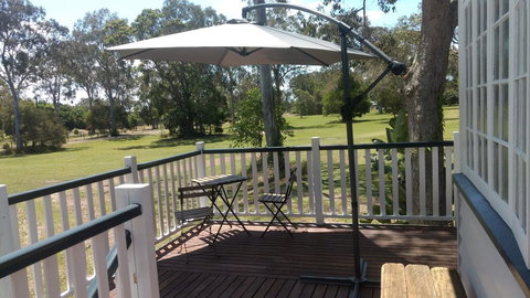 Lake Weyba Noosa Lodge & Kangaroos - Accommodation Gold Coast 2