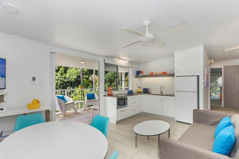 By The Sea Port Douglas - Accommodation Gold Coast 8