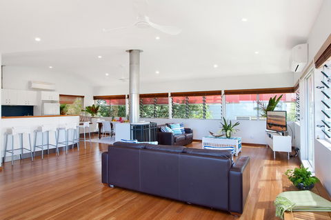Jolly Roger's Beach House - Accommodation Gold Coast 3