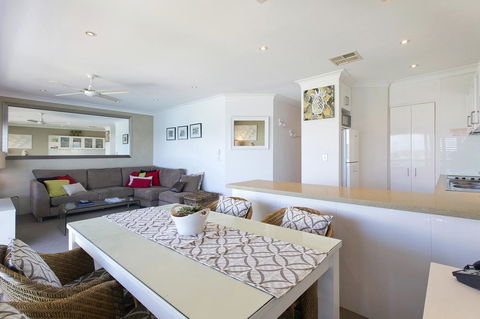 Noosa Shores Resort - Gold Coast 4U 23