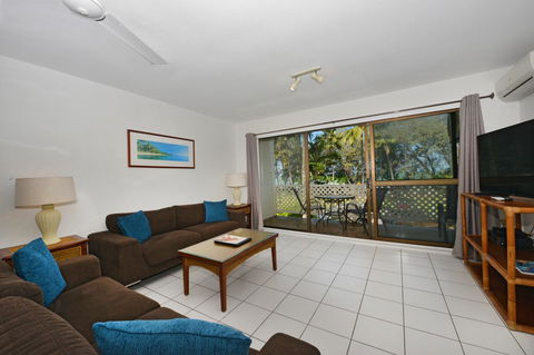 Seascape Holidays At Beachfront Terraces - 1 Gold Coast 4