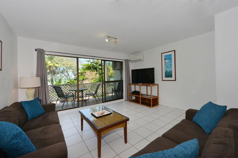Seascape Holidays At Beachfront Terraces - 1 Gold Coast 3