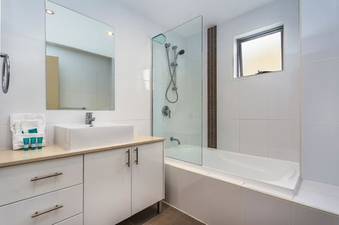 Redvue Holiday Apartments - Gold Coast 4U 12