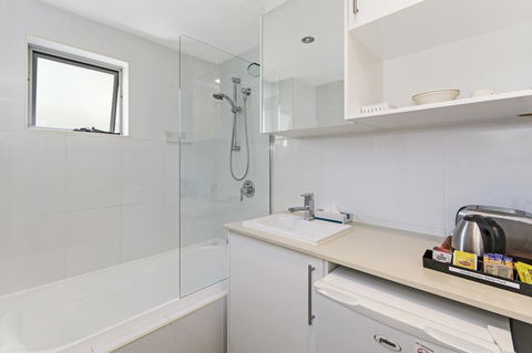 Redvue Holiday Apartments - Gold Coast 4U 26