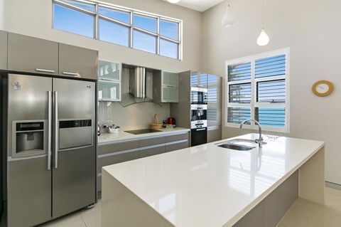 Redvue Holiday Apartments - Gold Coast 4U 19