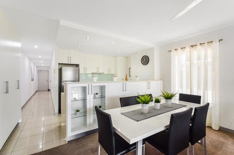 Redvue Holiday Apartments - Gold Coast 4U 4