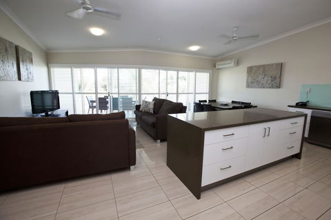 Mariners North Holiday Apartments - Gold Coast 4U 28