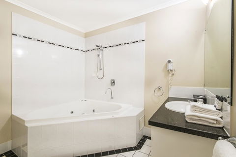Regal Port Douglas - Accommodation Gold Coast 9
