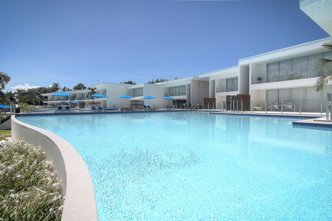 Pool Resort Port Douglas - Accommodation Gold Coast 3