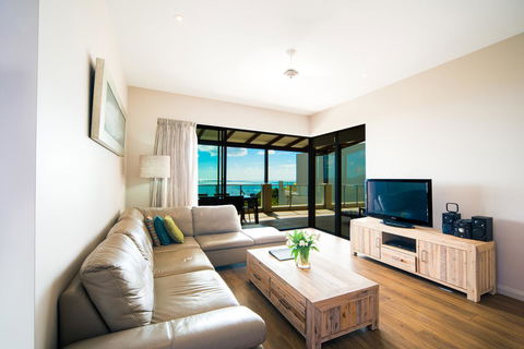 Whitsunday Reflections - Gold Coast 4U 12