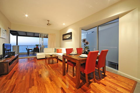 Whitsunday Reflections - Gold Coast 4U 30