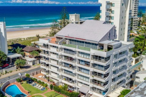 Surfers Chalet - Accommodation Gold Coast 9