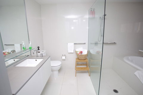 Circle Luxury Holidays - Accommodation Gold Coast 6