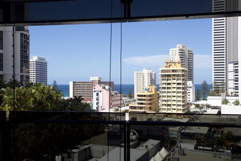 Circle Luxury Holidays - Accommodation Gold Coast 4