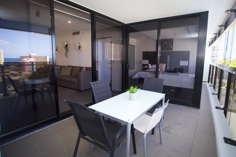 Circle Luxury Holidays - Accommodation Gold Coast 3