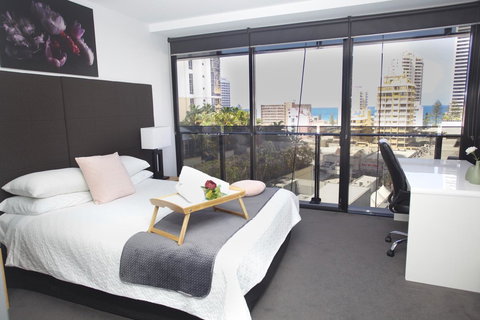 Circle Luxury Holidays - Accommodation Gold Coast 9