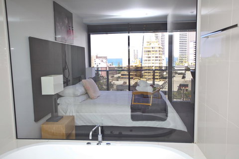 Circle Luxury Holidays - Accommodation Gold Coast 5