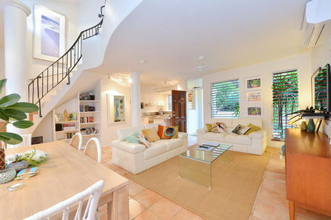 [ ANDY'S BEACH HOUSE ] - Accommodation Gold Coast 13