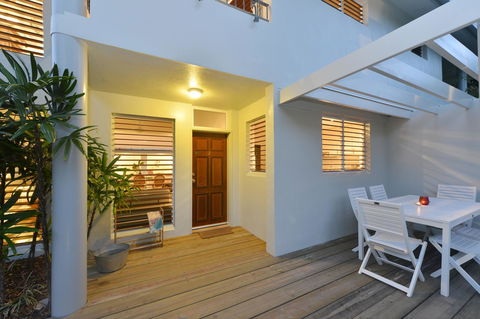 [ ANDY'S BEACH HOUSE ] - Accommodation Gold Coast 7