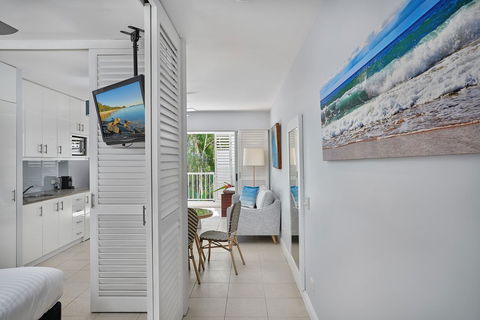Palm Cove Paradise - Couples Spa Beach Getaway - Accommodation Gold Coast 4