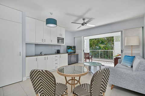 Palm Cove Paradise - Couples Spa Beach Getaway - Accommodation Gold Coast 0