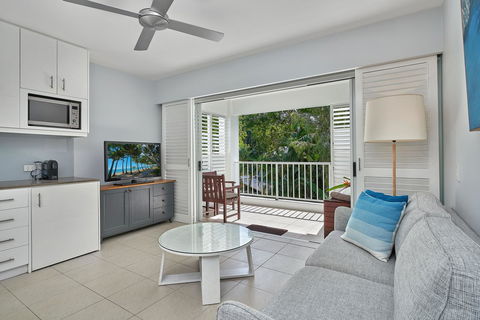 Palm Cove Paradise - Couples Spa Beach Getaway - Accommodation Gold Coast 11