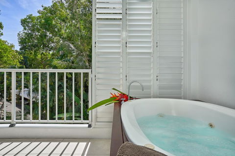 Palm Cove Paradise - Couples Spa Beach Getaway - Accommodation Gold Coast 3
