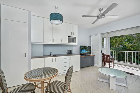 Palm Cove Paradise - Couples Spa Beach Getaway - Accommodation Gold Coast 9