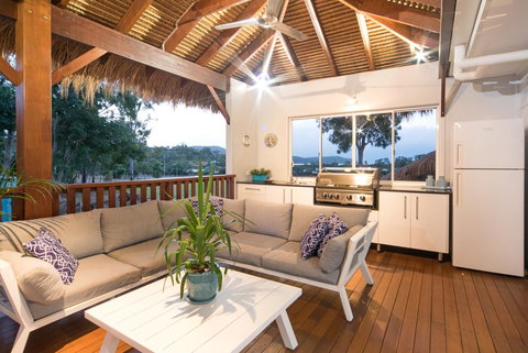 Whitsunday Luxury Homes - 1 Gold Coast 2