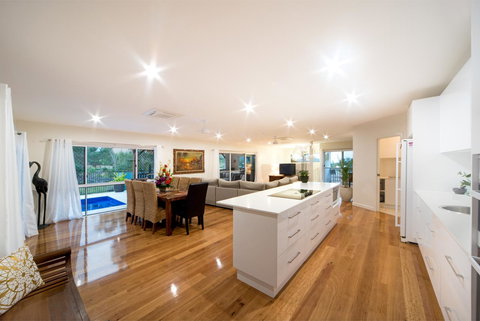 Whitsunday Luxury Homes - 1 Gold Coast 5