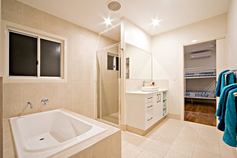 Whitsunday Luxury Homes - 1 Gold Coast 24