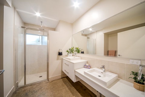 Whitsunday Luxury Homes - 1 Gold Coast 33