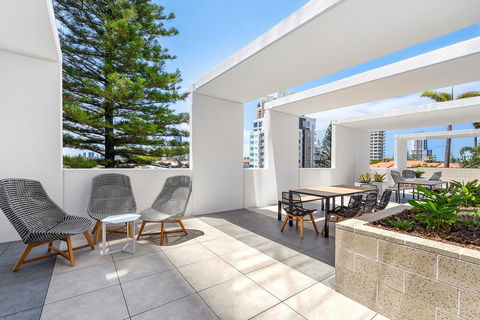 Qube Broadbeach - Gold Coast 4U 20