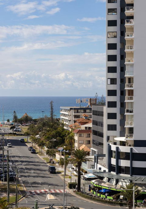 Qube Broadbeach - Gold Coast 4U 8