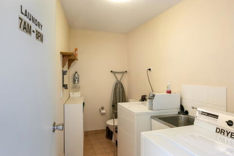 Sunlit Waters Studio Apartments - 1 Gold Coast 9