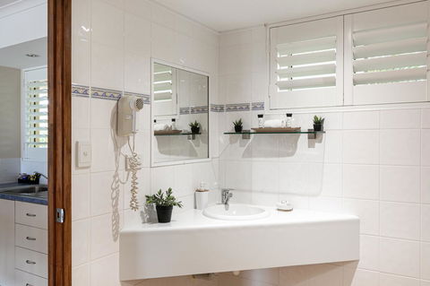 Sunlit Waters Studio Apartments - 1 Gold Coast 26